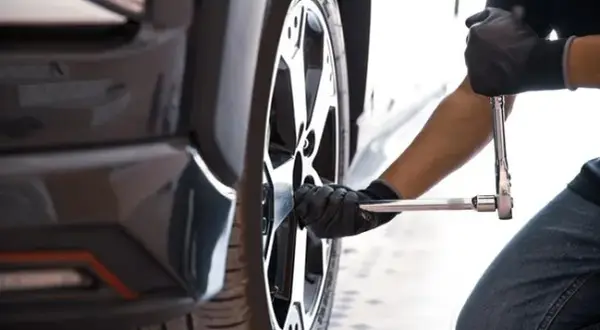 Jak wyjąć koło zapasowe Fiat Doblo - proste kroki, które musisz znać