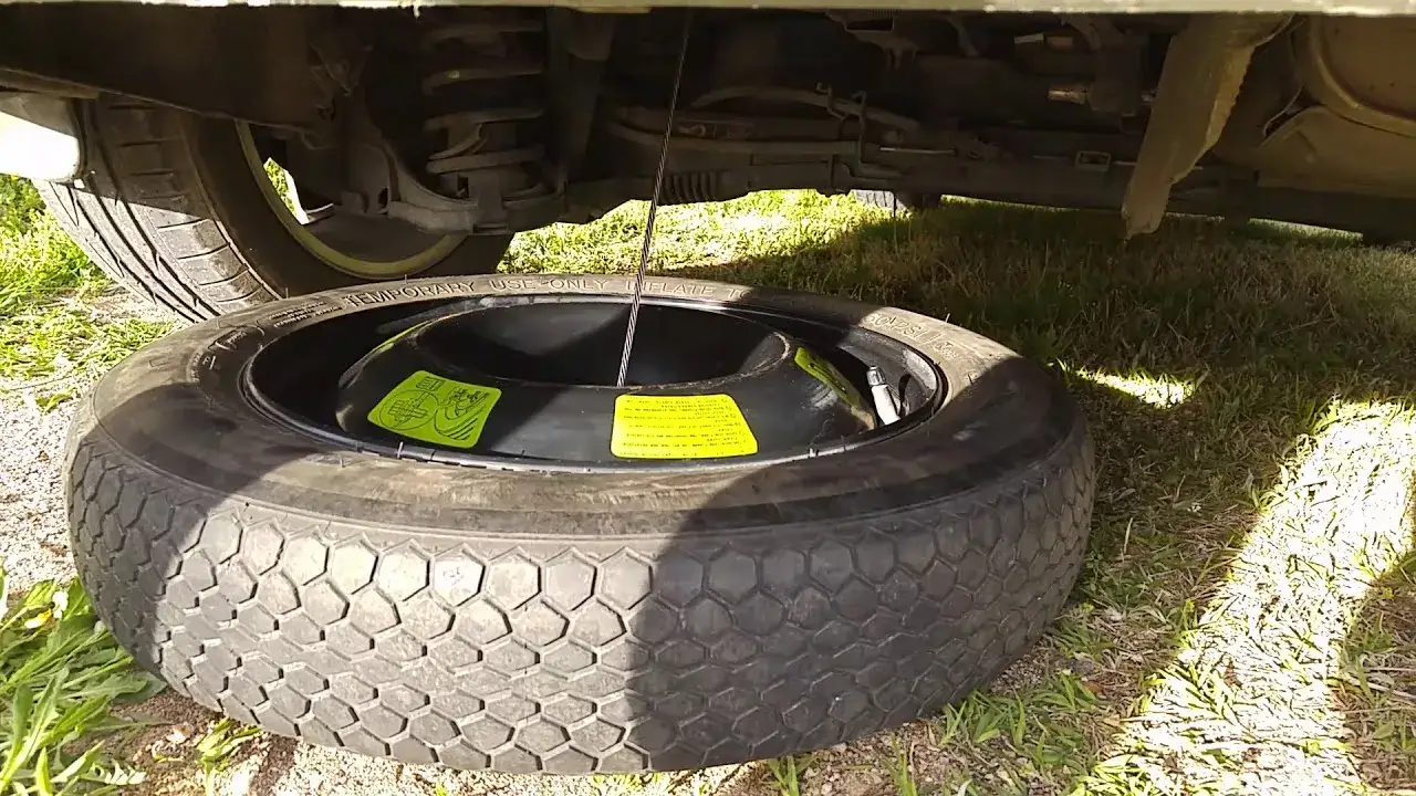 Zdjęcie Jak wyjąć koło zapasowe peugeot 5008 - uniknij problemów na drodze