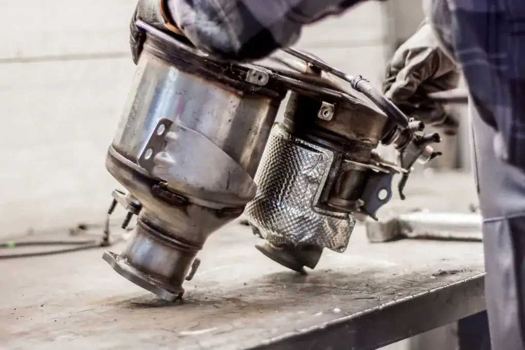 Zdjęcie Czy można usunąć filtr DPF? Skutki prawne i problemy z emisją